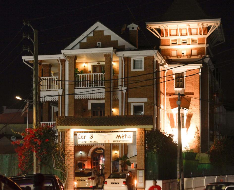 Les 3 Metis Hotell Antananarivo Exteriör bild